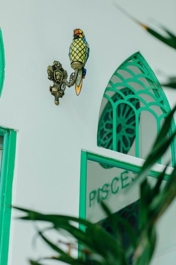Pisces Hotel Hue Buitenkant foto