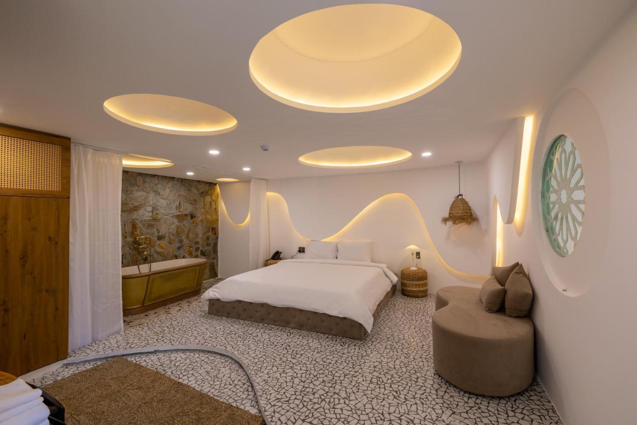 Pisces Hotel Hue Buitenkant foto