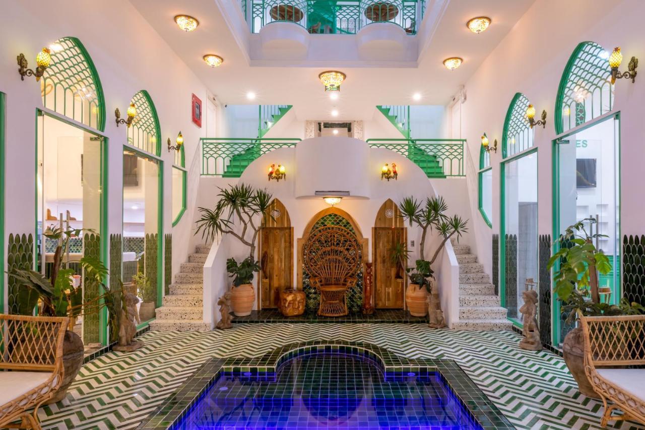 Pisces Hotel Hue Buitenkant foto