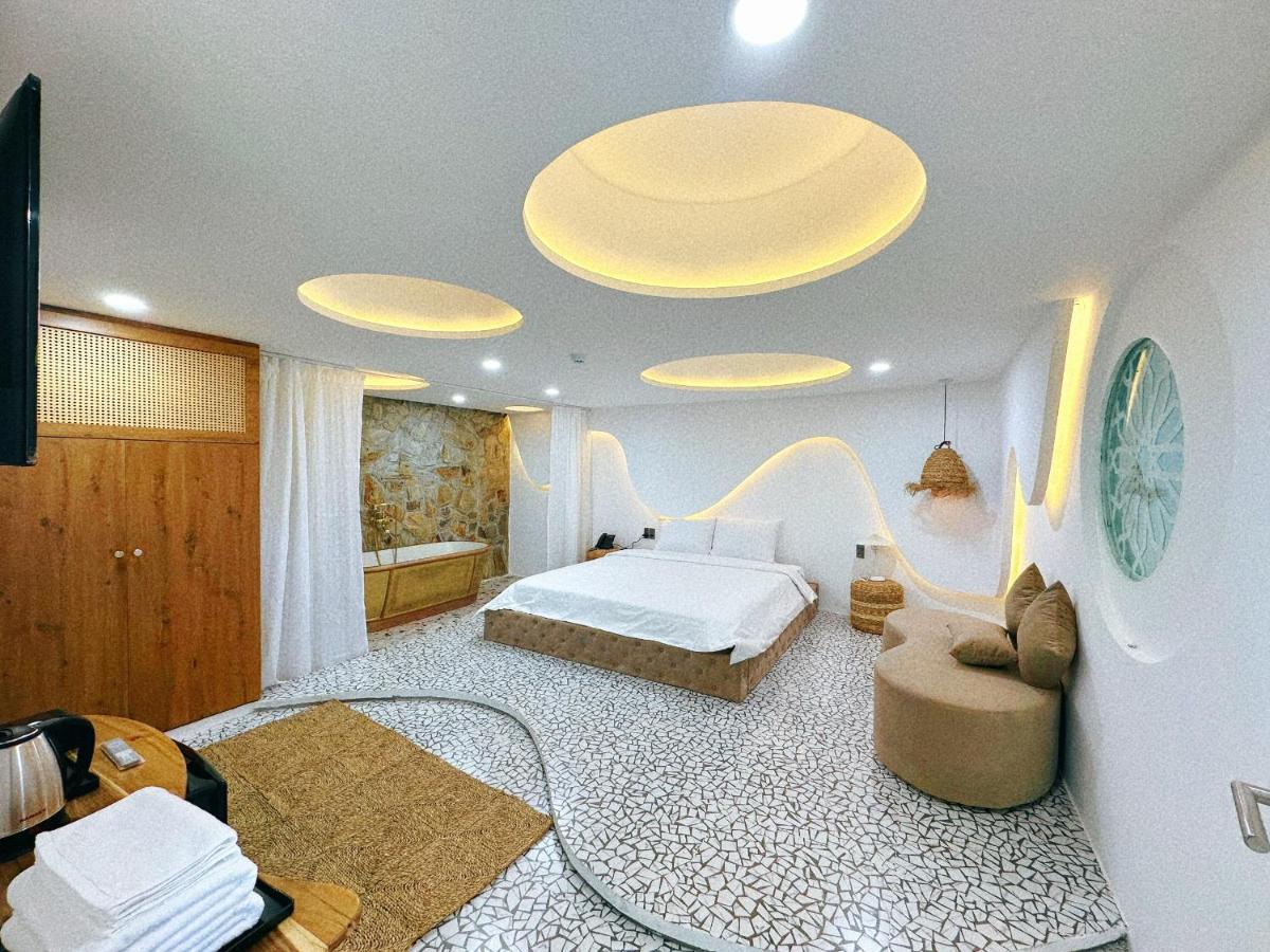 Pisces Hotel Hue Buitenkant foto