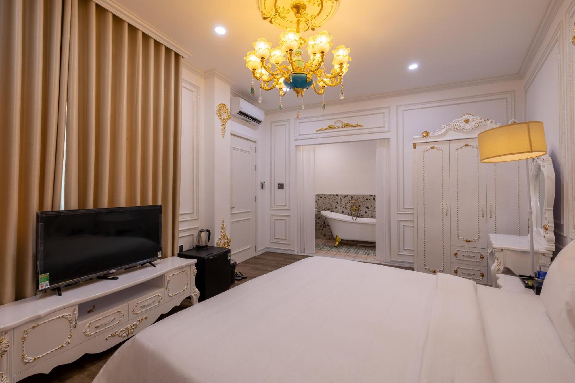 Pisces Hotel Hue Buitenkant foto