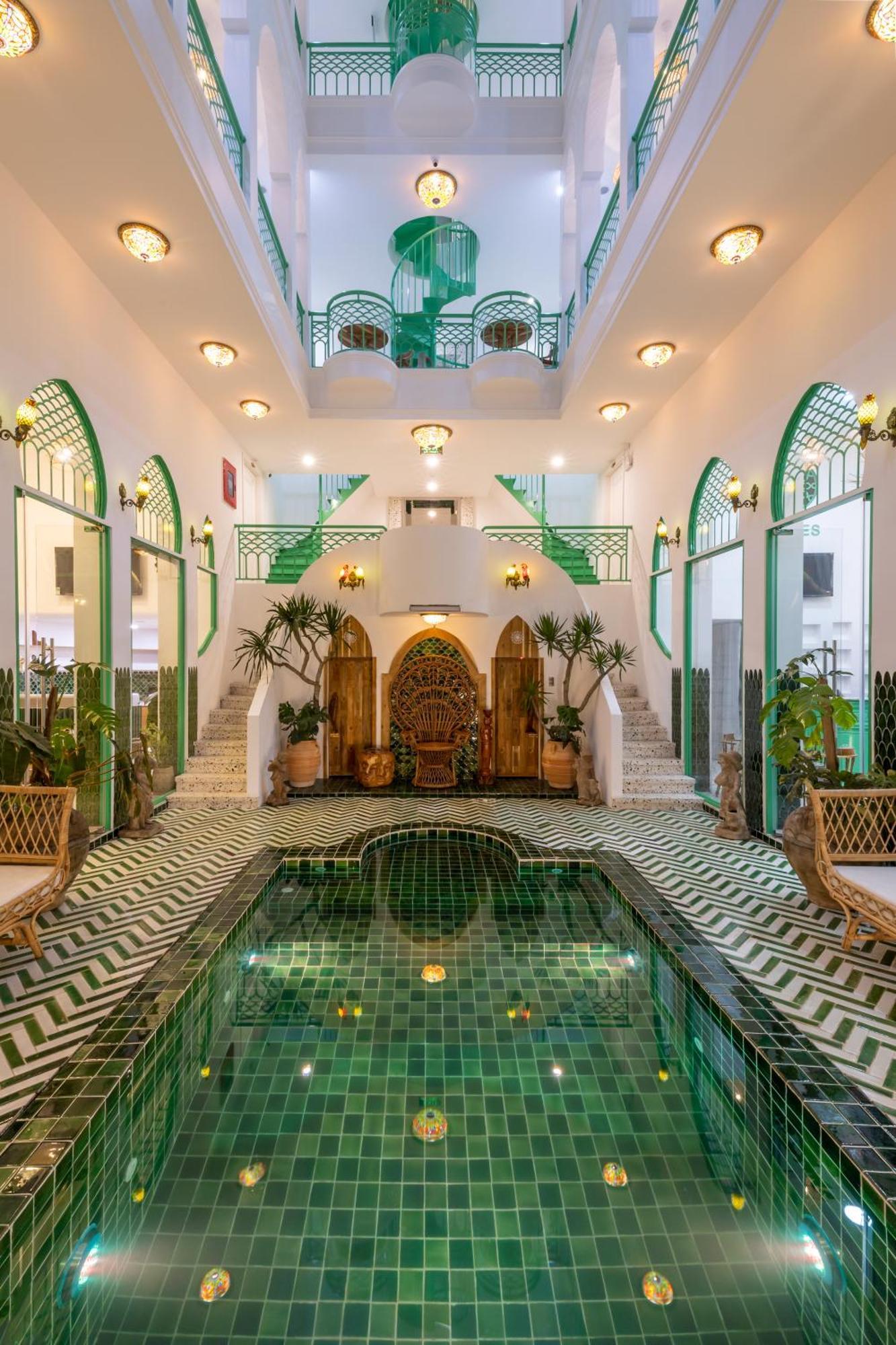 Pisces Hotel Hue Buitenkant foto