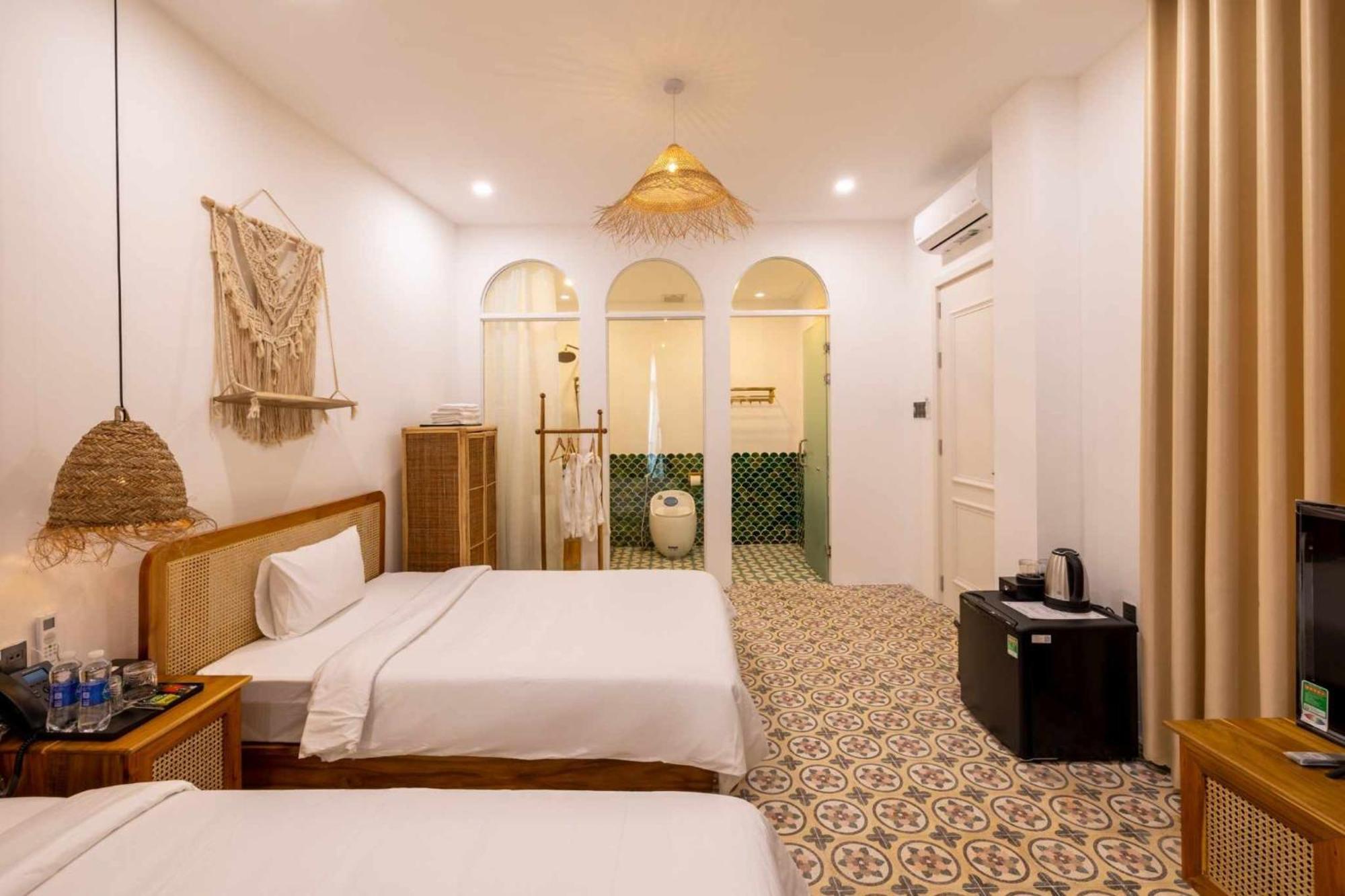 Pisces Hotel Hue Buitenkant foto