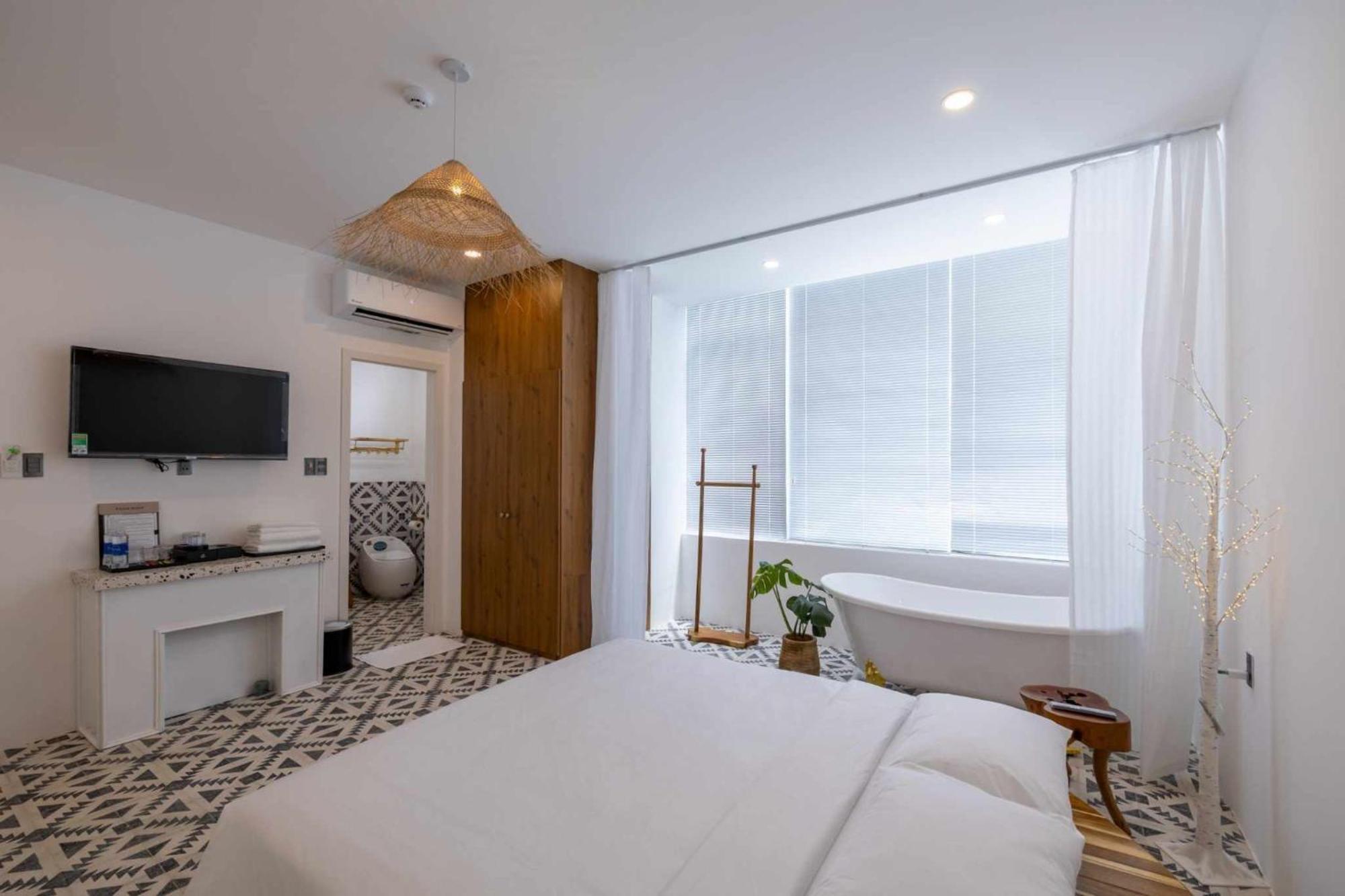 Pisces Hotel Hue Buitenkant foto