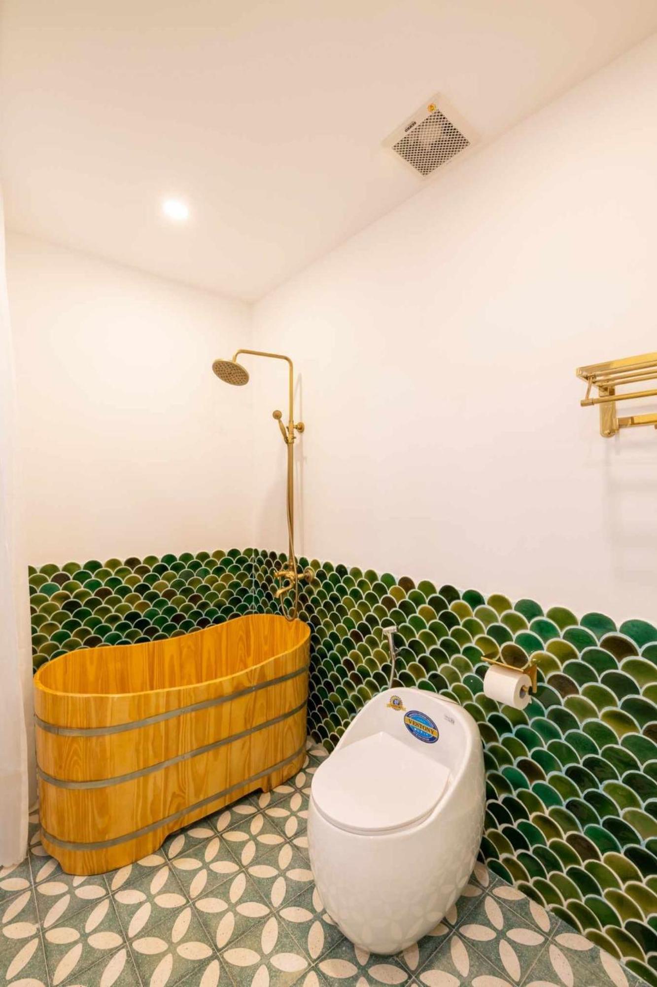Pisces Hotel Hue Buitenkant foto
