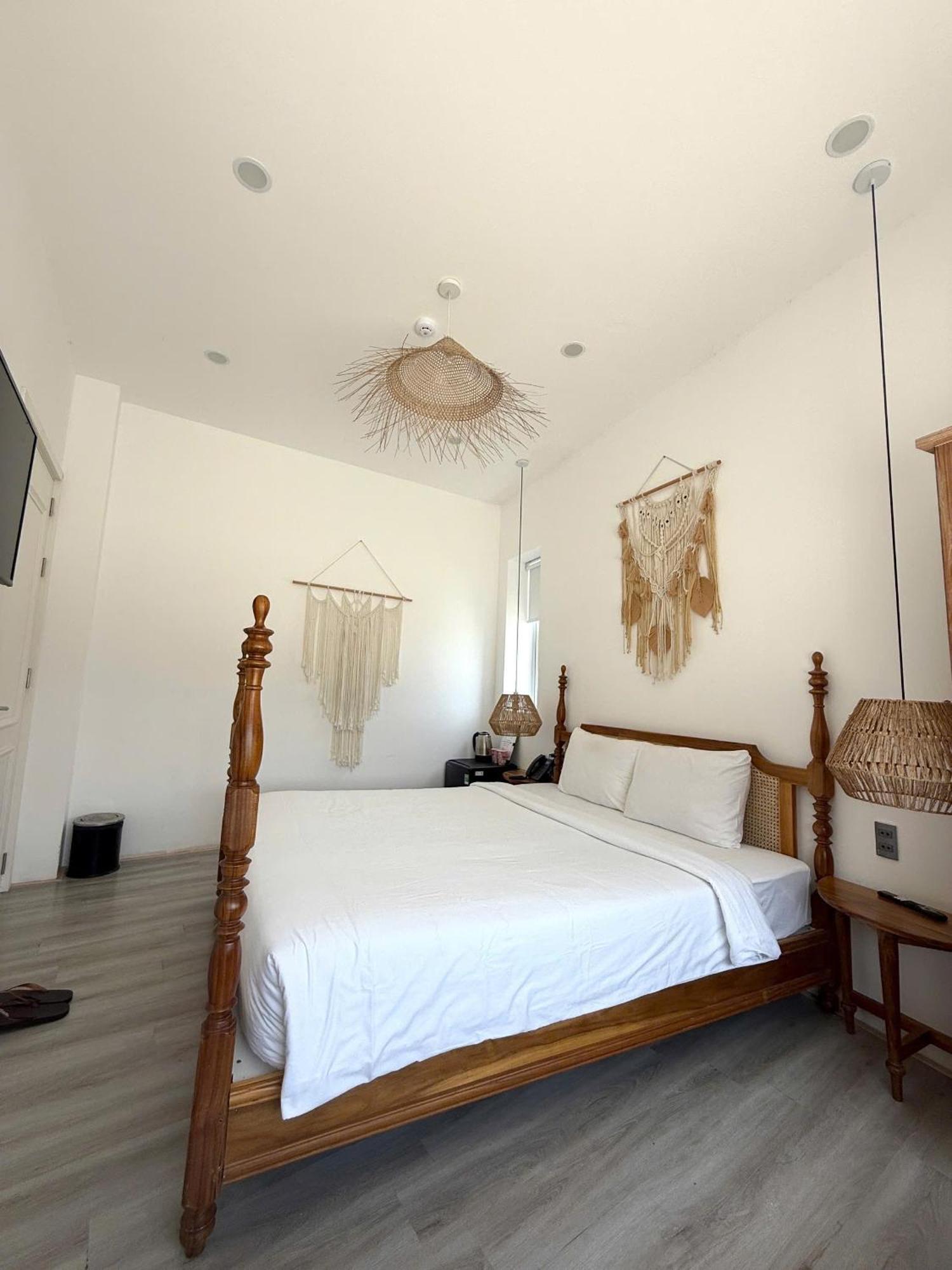 Pisces Hotel Hue Buitenkant foto