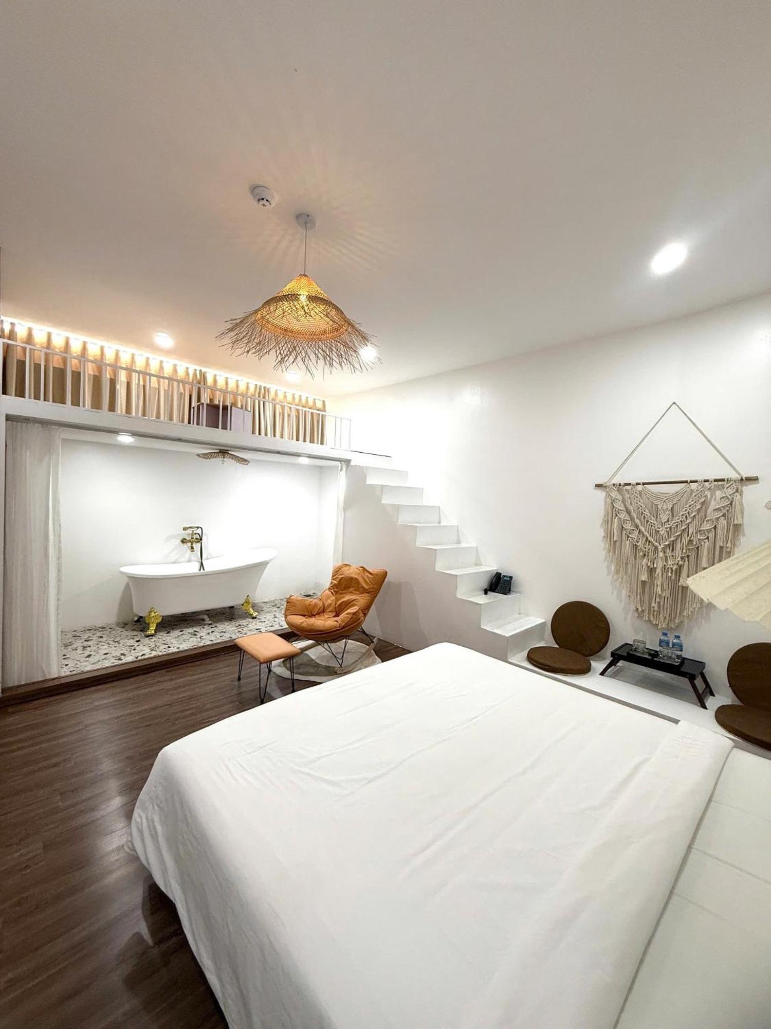 Pisces Hotel Hue Buitenkant foto
