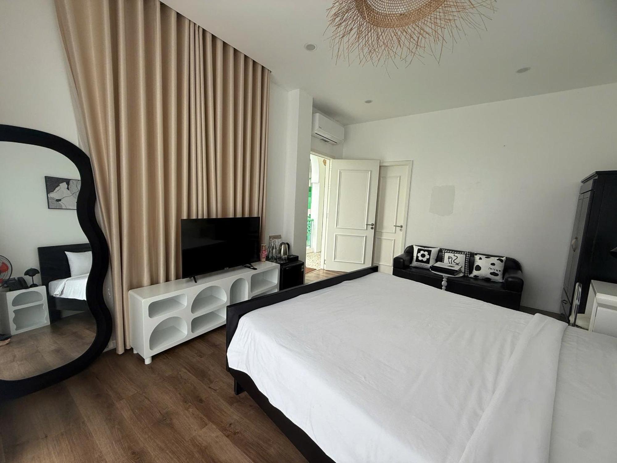 Pisces Hotel Hue Buitenkant foto